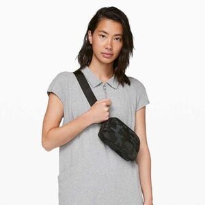 lululemon Everywhere Belt Bag *1L Camouflage (metal hardware)